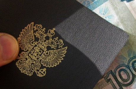 В Госдуме предложили выплачивать 12 130 рублей всем безработным